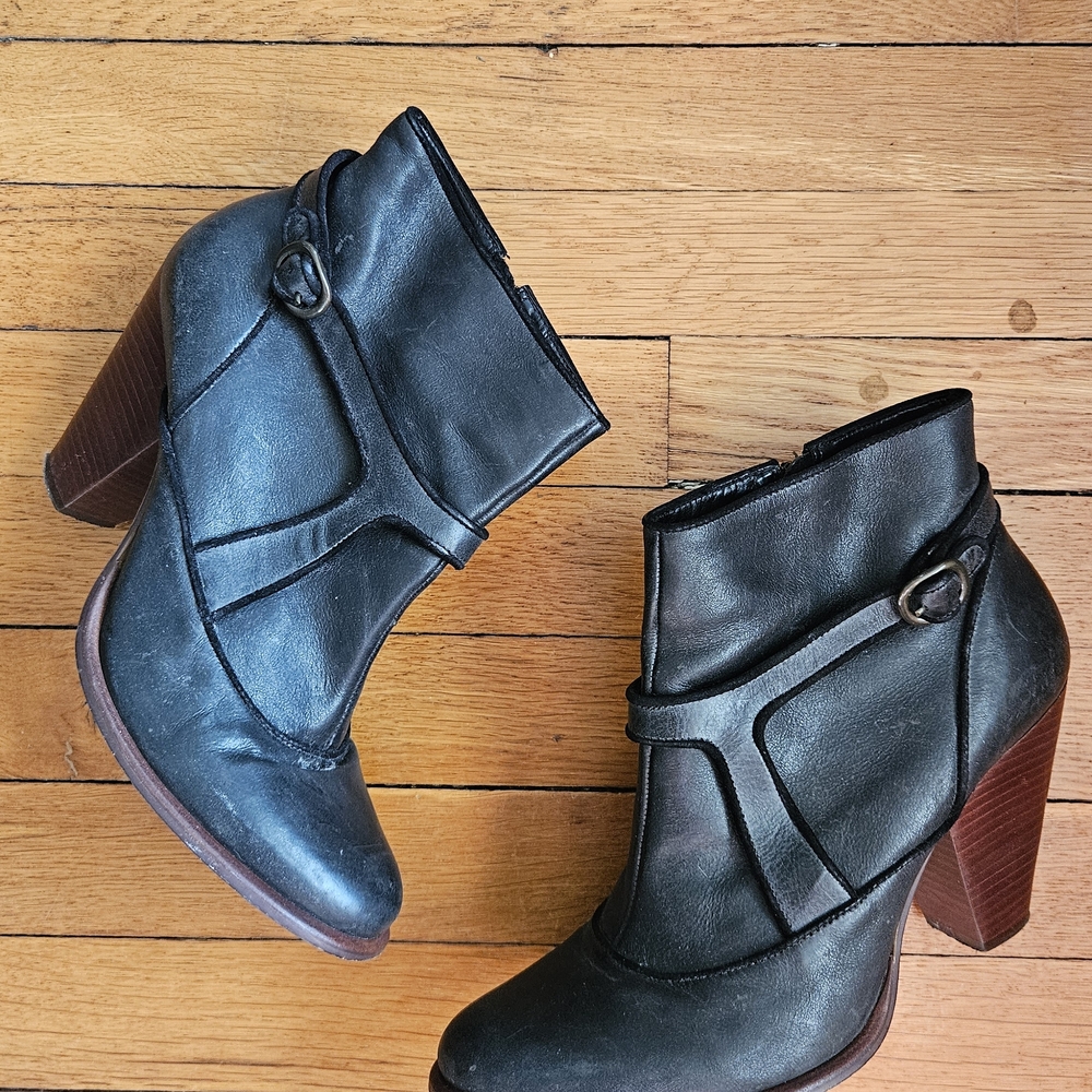 Gray & Black Ankle Boots with Brown Heel